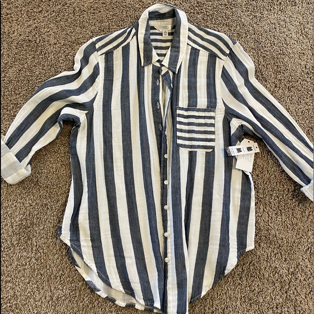 Time & Tru Button Shirt